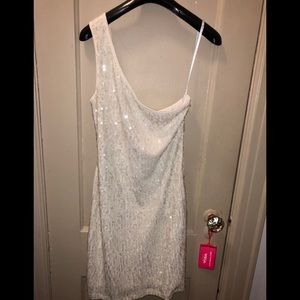 B. Darlin White Sequin ☝🏼 Sleeve Mini Dress 9/10